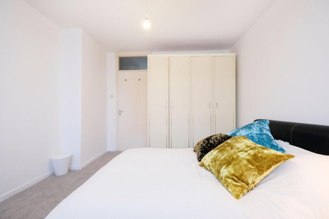 Pass The Keys - Beautiful Flat With Balcony In Swiss Cottage, Londres Exterior foto