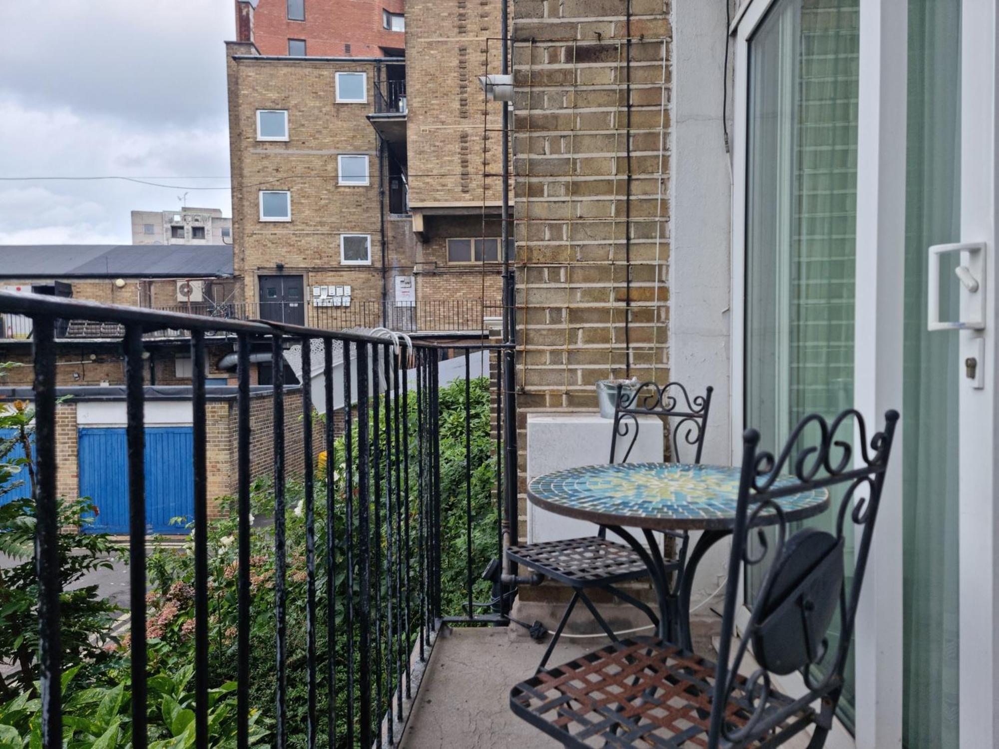 Pass The Keys - Beautiful Flat With Balcony In Swiss Cottage, Londres Exterior foto
